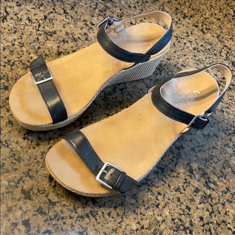 Vionic Sandals Size 7